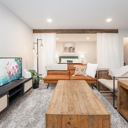 Copperwood Cozy Cellar With Hot Tub Hotel Lethbridge Exterior foto