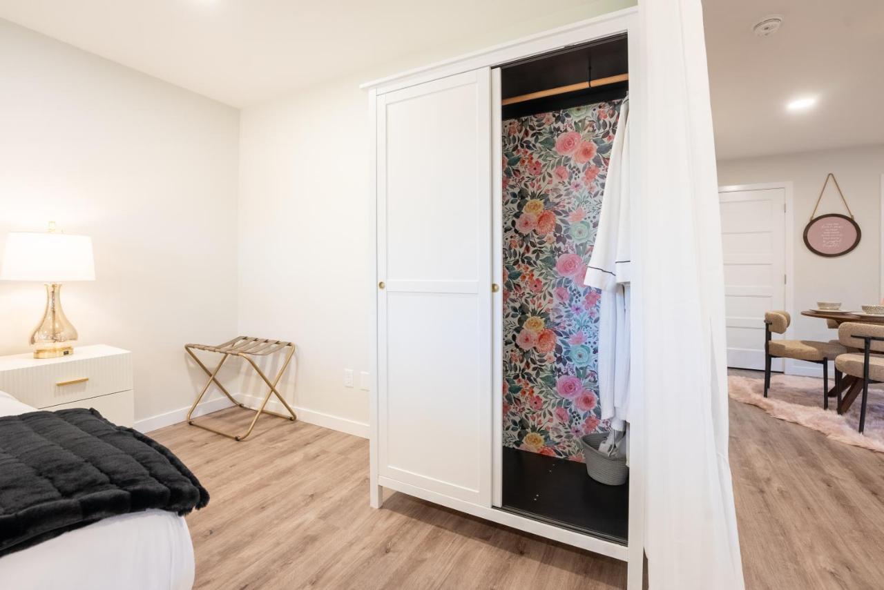 Copperwood Cozy Cellar With Hot Tub Hotel Lethbridge Exterior foto