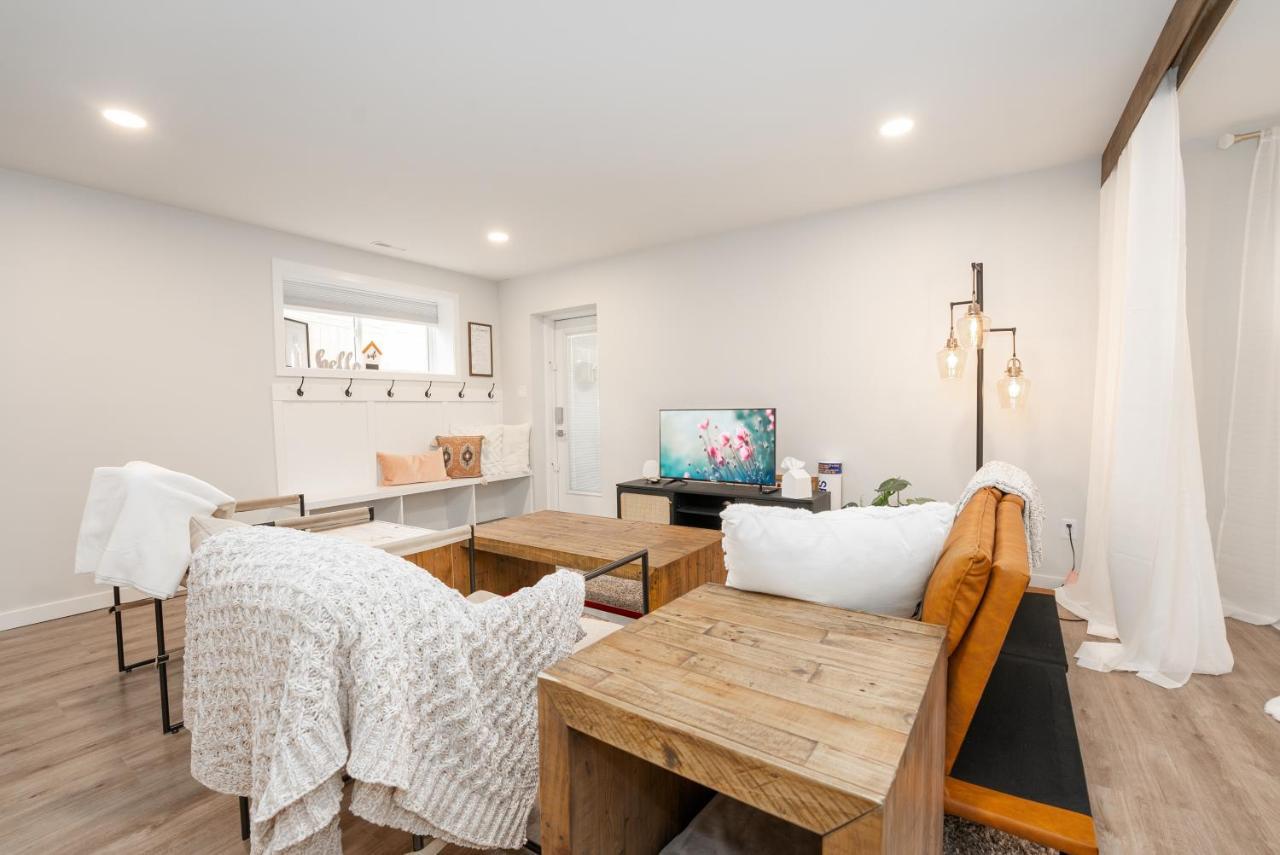 Copperwood Cozy Cellar With Hot Tub Hotel Lethbridge Exterior foto